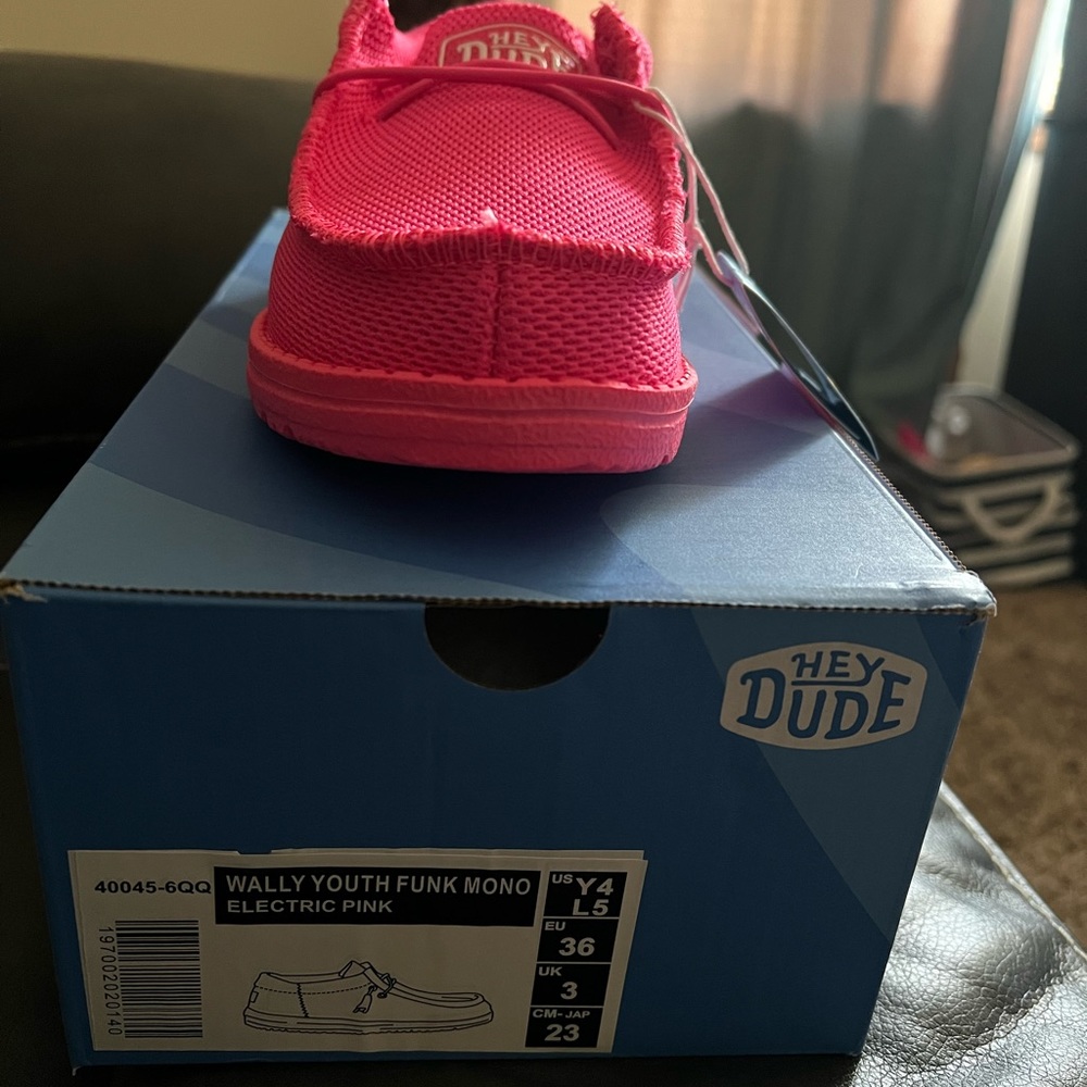 COPY - Hey Dude Electric Pink - Picture 2 of 3